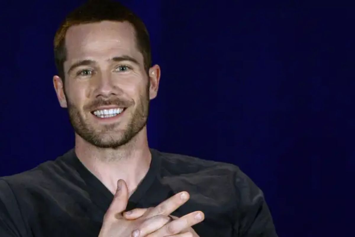 Luke Macfarlane Gay 