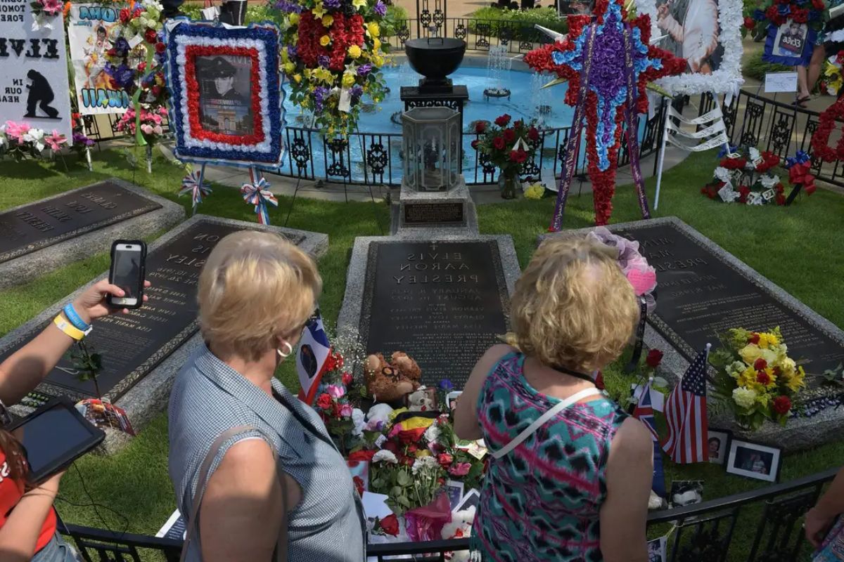 Who is Buried at Graceland With Elvis