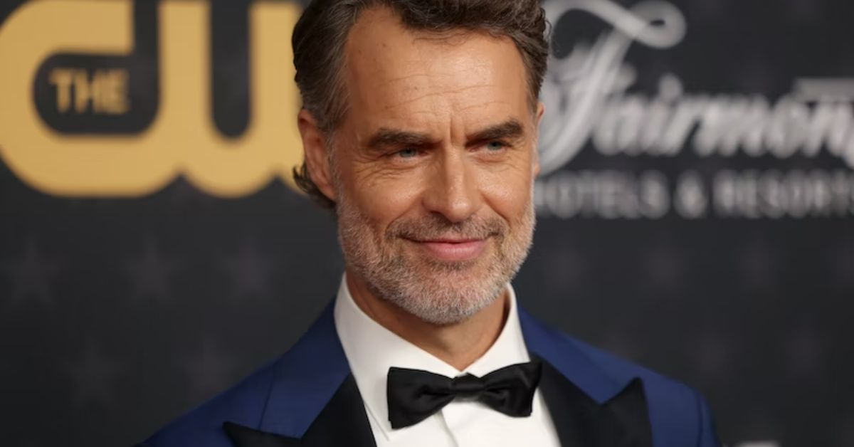 Who is in a relationship with Murray Bartlett