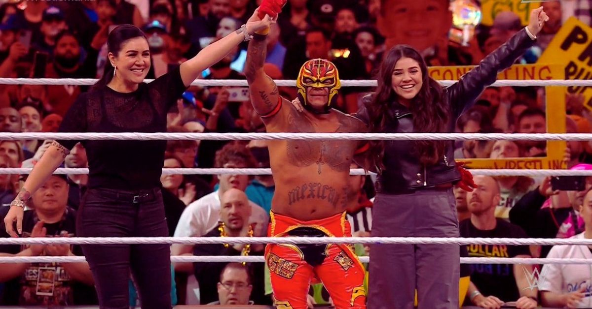 Rey Mysterio Beats Dominik With Help From Bad Bunny and Snoop Dogg