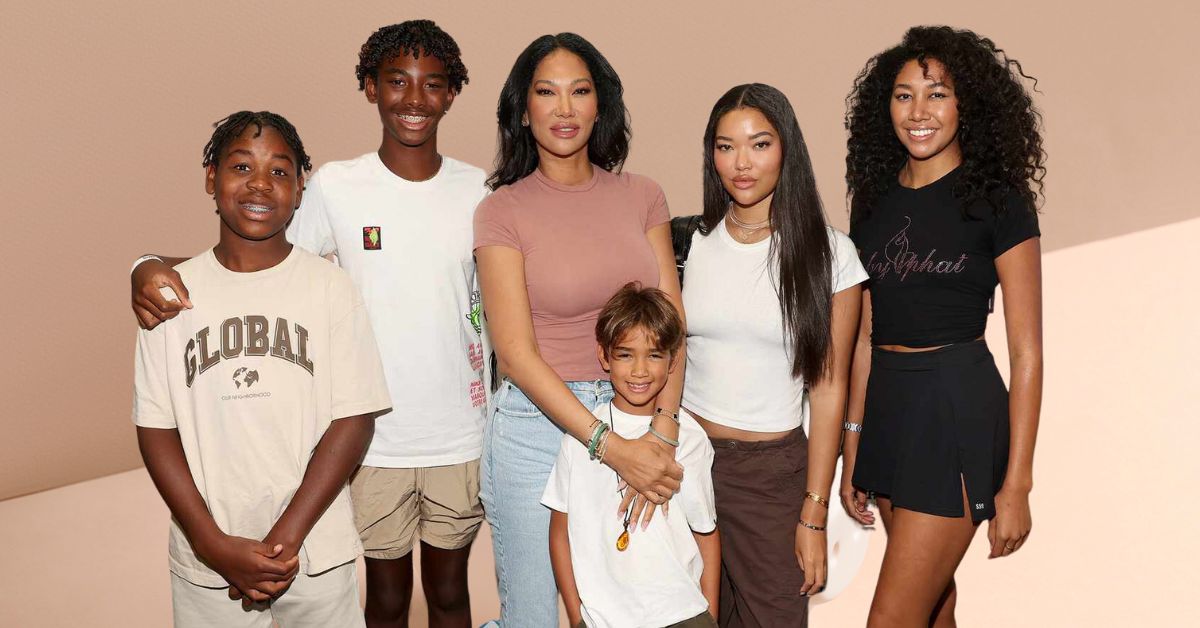 Aoki Lee Simmons Family