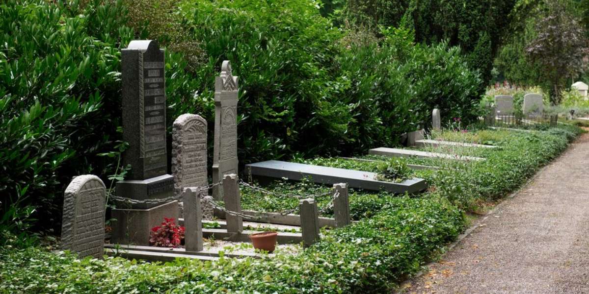 11 famous celebrities graves and the incredible stories behind them