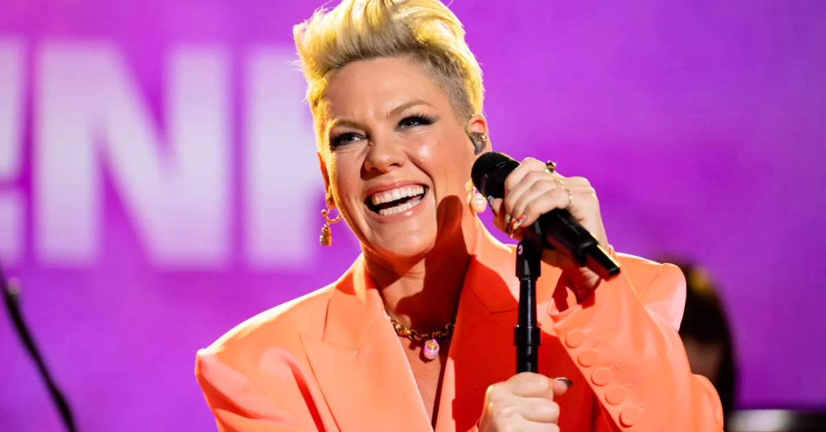 Pink give away banned books at Florida concerts