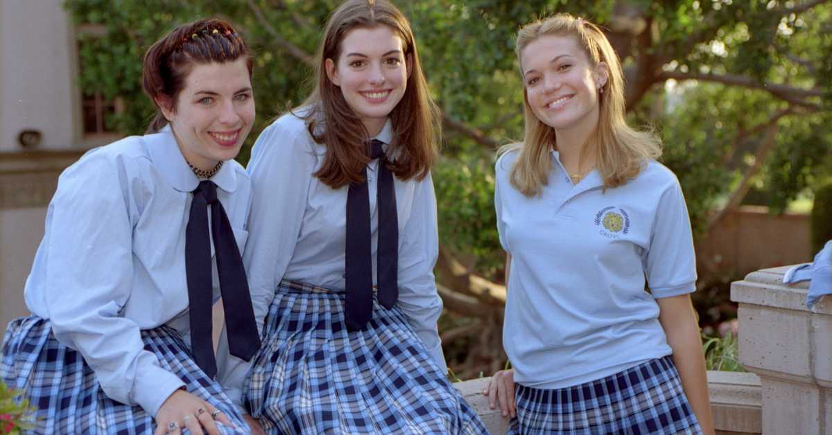 how old was anne hathaway in princess diaries (1)