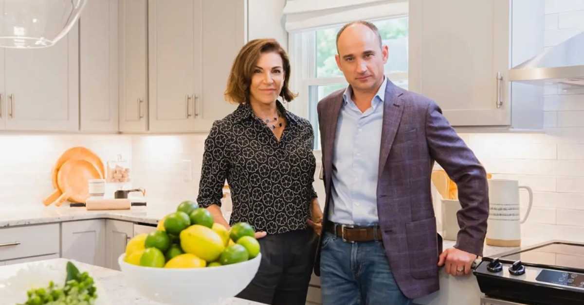 is hilary farr married 