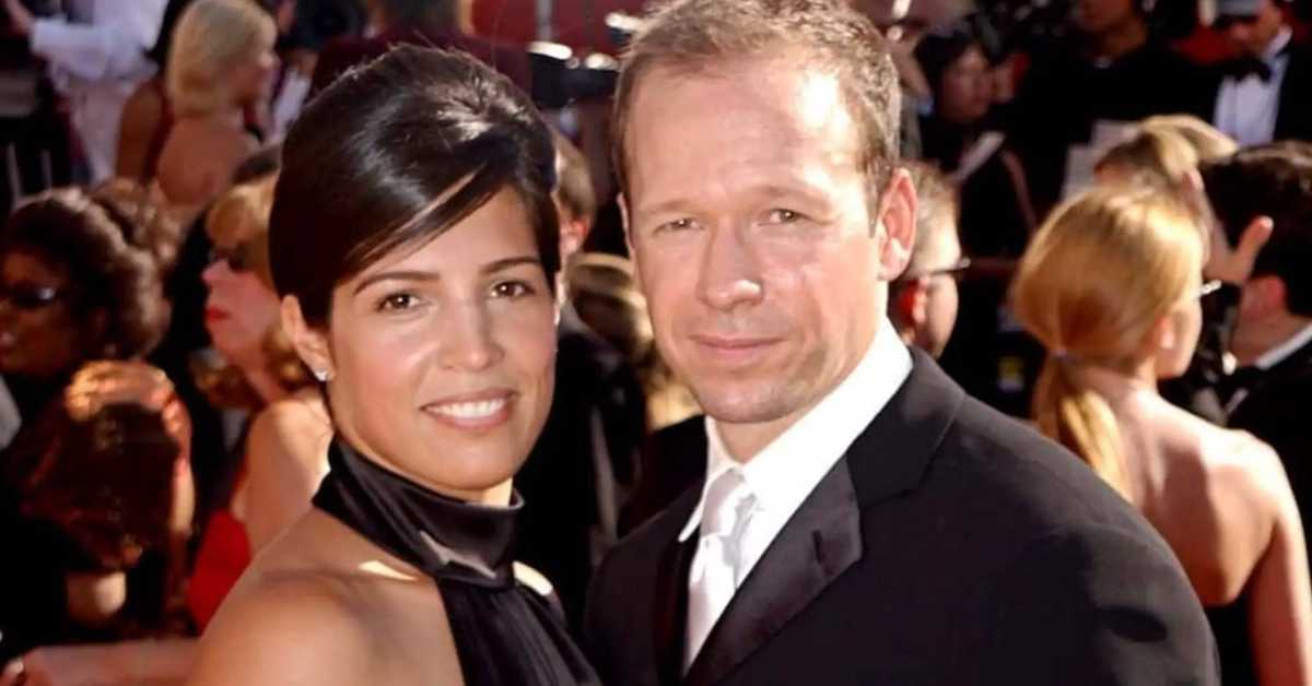 who is donnie wahlberg married to (2)