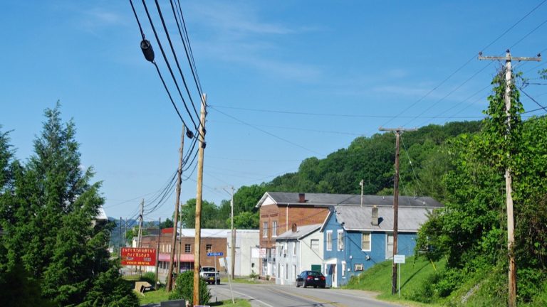 Dr. Thomas Walker Road entering Rose Hill, Virginia